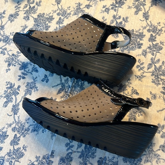 Fly London Yile Wedge Sandals Slingback Leather Peep Toe EUR 40 US 9.5 - Picture 2 of 4